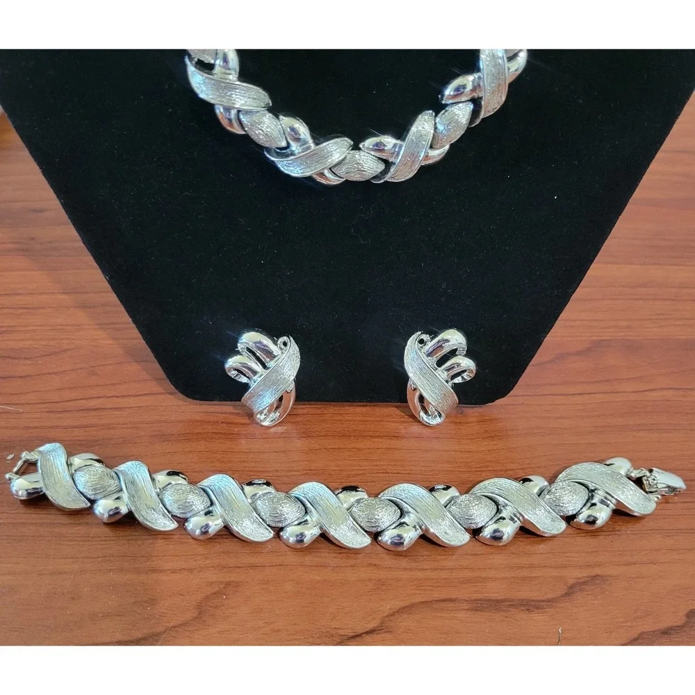 Vintage Silvertone Necklace Bracelet Clip On‎ Earrings Set  XO Chain